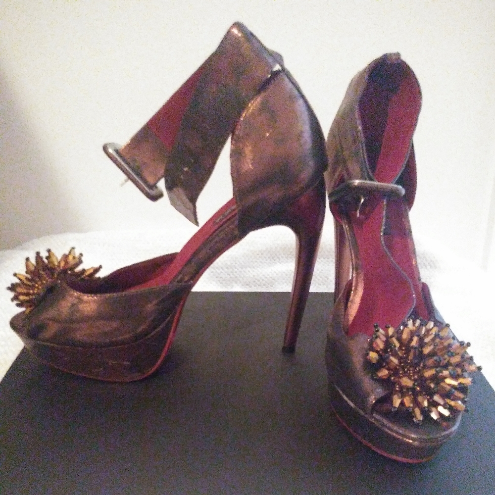 Bronze stiletto